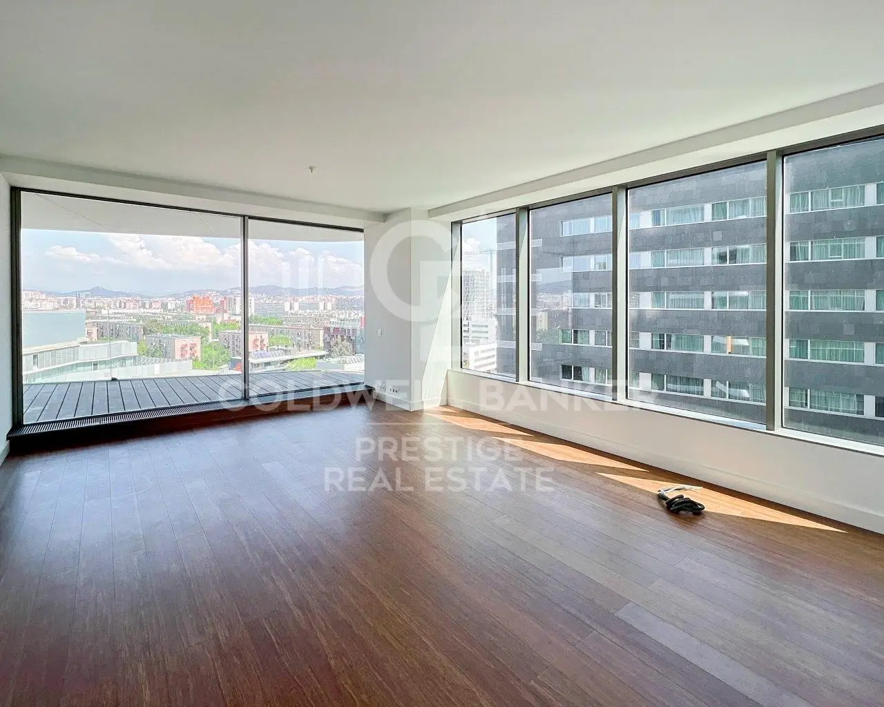 Küche; küchengeräte, holzboden, tageslicht, moderner stil, renoviert