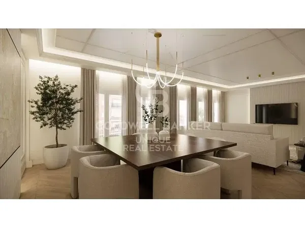 Soggiorno; pavimento in legno, luce naturale, stile moderno, soffitti alti