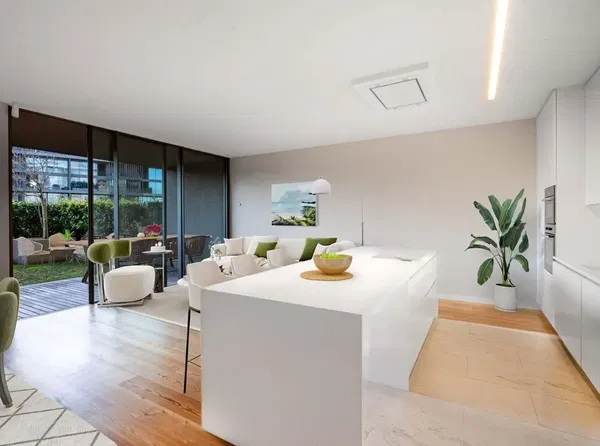 Küche; küchengeräte, holzboden, tageslicht, moderner stil, renoviert