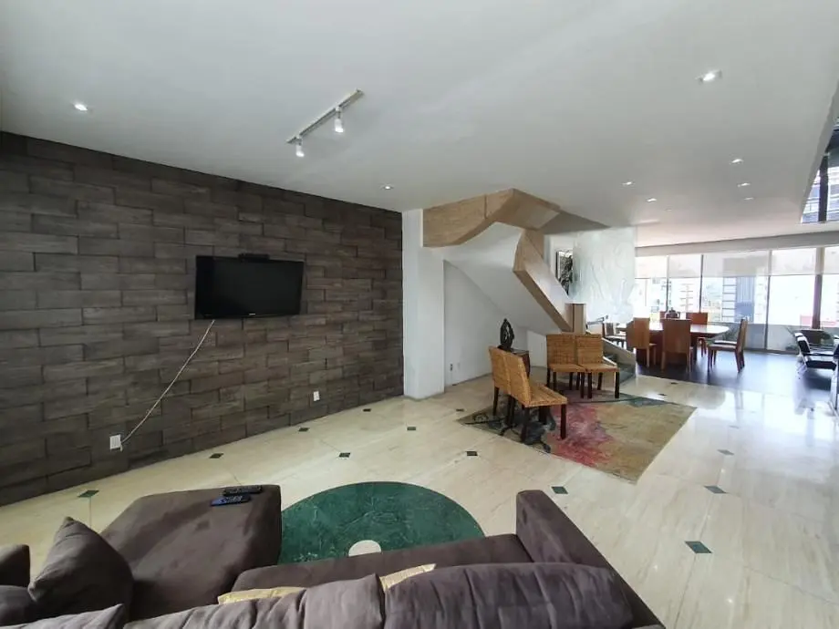 Cuisine; électroménager, parquet, lumière naturelle, style moderne, rénové