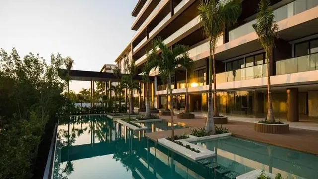 Cucina; elettrodomestici, pavimento in legno, luce naturale, stile moderno, ristrutturato