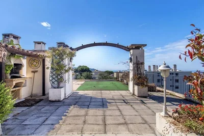 Cucina; elettrodomestici, pavimento in legno, luce naturale, stile moderno, ristrutturato