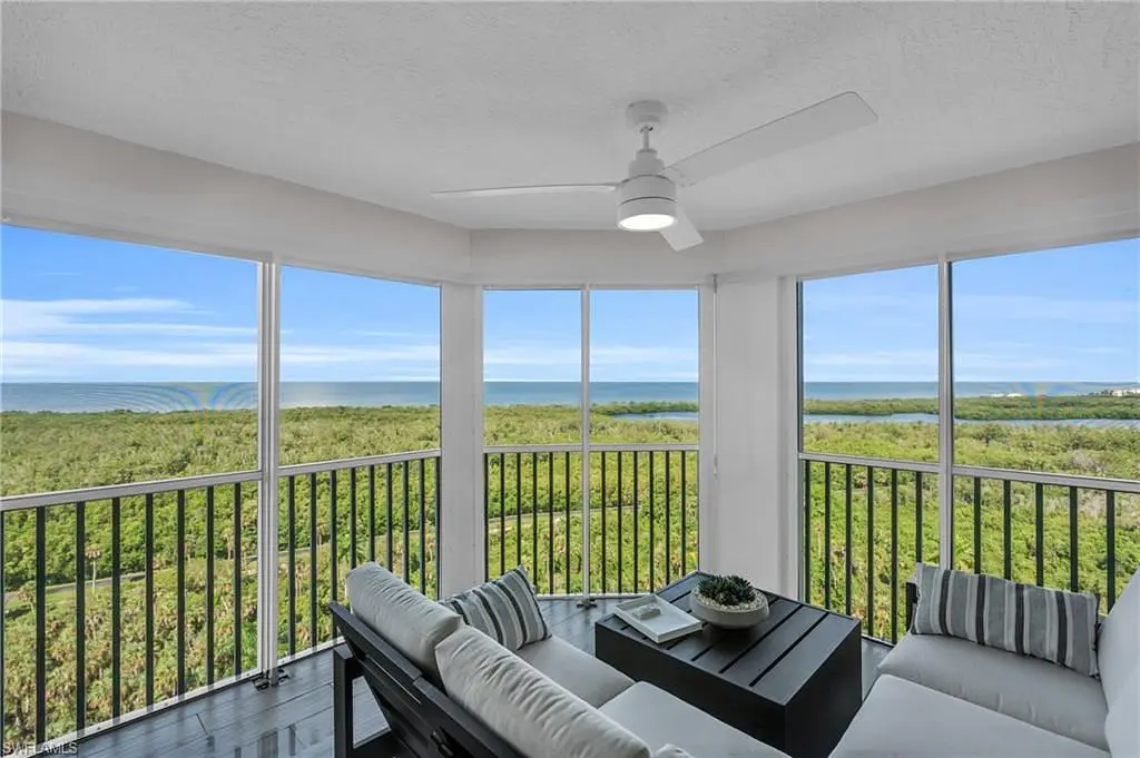 Cuisine; électroménager, parquet, lumière naturelle, style moderne