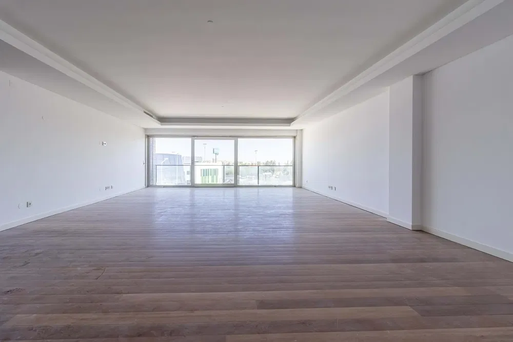 مطبخ; أجهزة المطبخ, أرضية خشبية, ضوء طبيعي, أسلوب عصري, مجدد