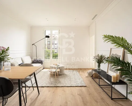 Cuisine; électroménager, parquet, lumière naturelle, style moderne, rénové