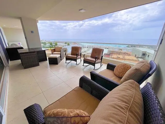 Kuchyňa; kuchynské spotrebiče, drevená podlaha, prirodzené svetlo, moderný štýl, po rekonštrukcii