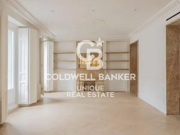 Cozinha; eletrodomésticos, chão de azulejo, luz natural, estilo moderno, renovado