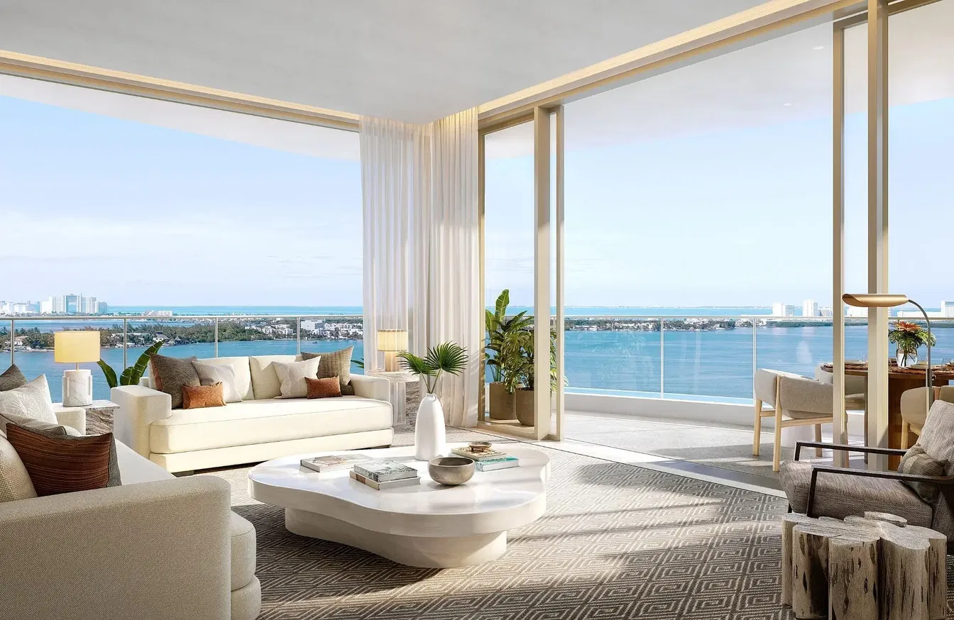 Kuchyňa; kuchynské spotrebiče, drevená podlaha, prirodzené svetlo, moderný štýl, po rekonštrukcii