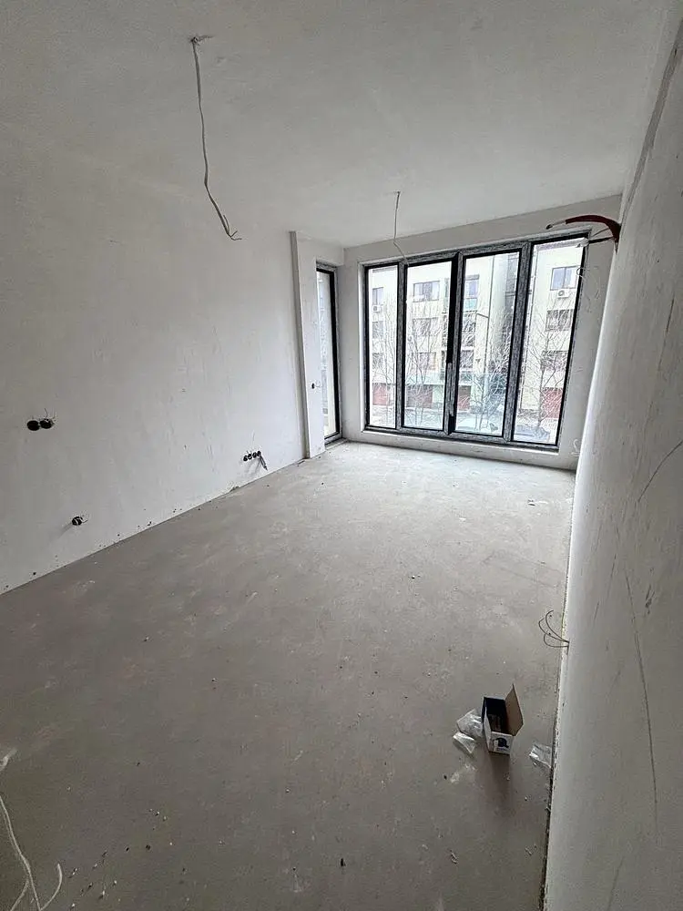 Κουζίνα; συσκευές κουζίνας, ξύλινο πάτωμα, φυσικό φως, μοντέρνο στυλ, ανακαινισμένο