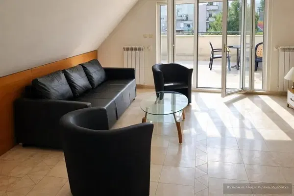 Living room; wood floor, natural light, modern style, high ceiling