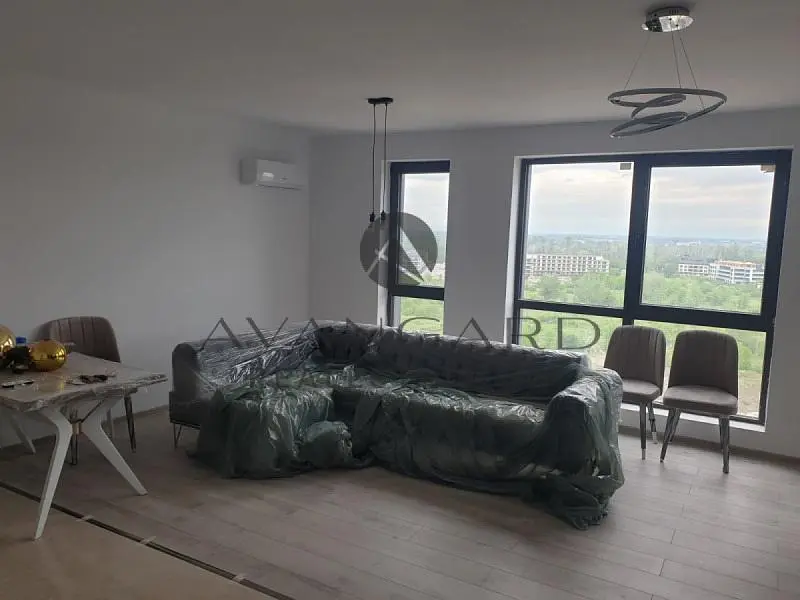 Σαλόνι; ξύλινο πάτωμα, φυσικό φως, μοντέρνο στυλ, ψηλά ταβάνια