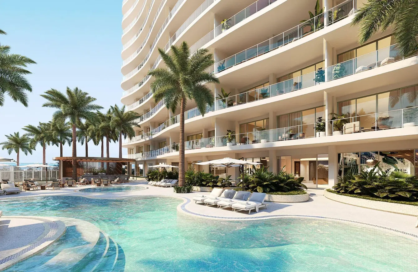 Хол; дървен под, естествена светлина, модерен стил, високи тавани