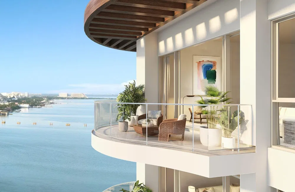 Keuken; keukenapparatuur, houten vloer, natuurlijk licht, moderne stijl, gerenoveerd