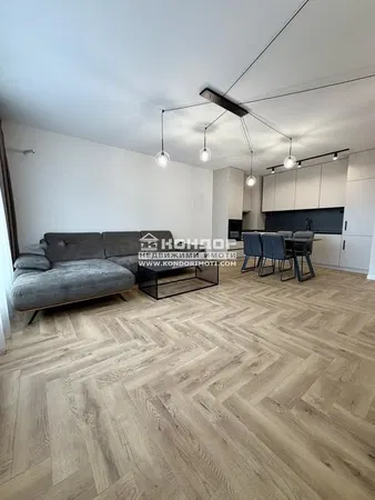 Σαλόνι; ξύλινο πάτωμα, φυσικό φως, μοντέρνο στυλ, ανακαινισμένο