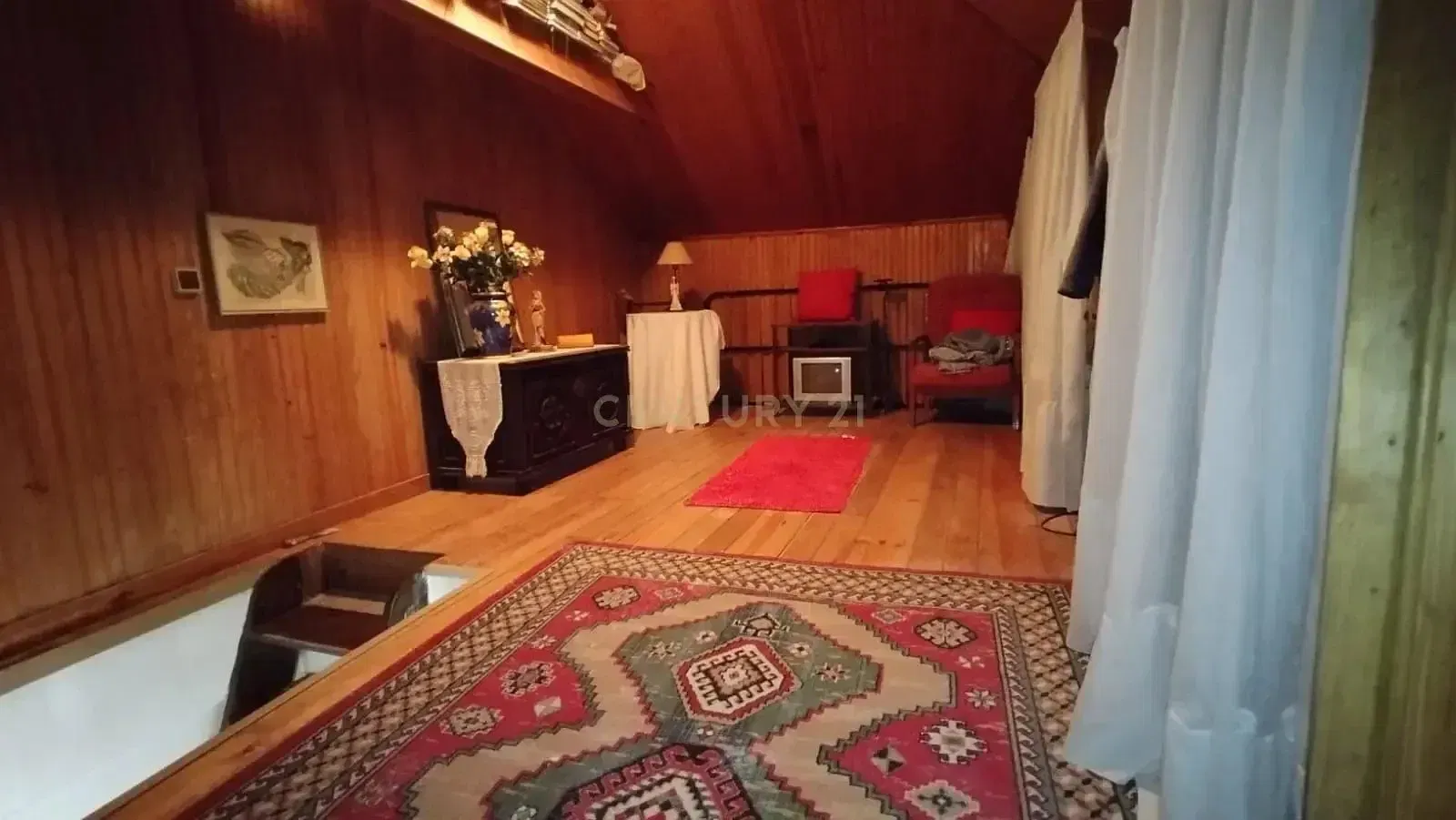 Cucina; elettrodomestici, pavimento in legno, luce naturale, stile moderno