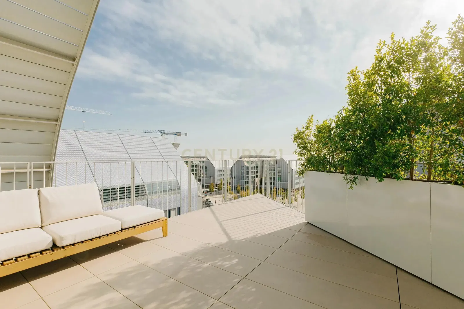 Mutfak; mutfak aletleri, ahşap zemin, doğal ışık, modern stil, tadilatlı