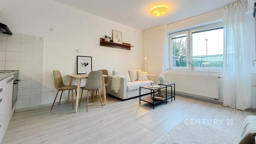 Küche; küchengeräte, holzboden, tageslicht, moderner stil, renoviert