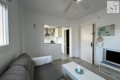 Дневна соба; дрвени под, природно светло, модерни стил, високи плафони