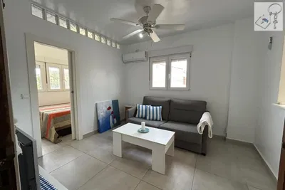 Дневна соба; дрвени под, природно светло, модерни стил, високи плафони