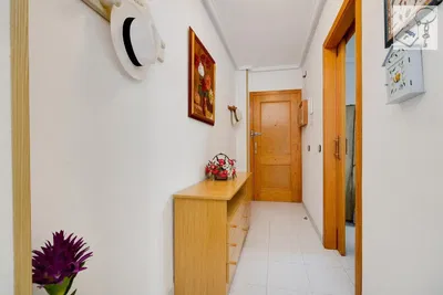 Кухиња; кухињски апарати, дрвени под, природно светло, модерни стил, реновиран