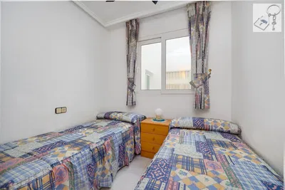 Дневна соба; дрвени под, природно светло, модерни стил, високи плафони