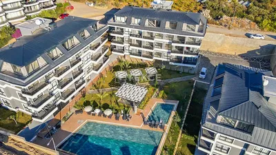 Küche; küchengeräte, holzboden, tageslicht, moderner stil, renoviert