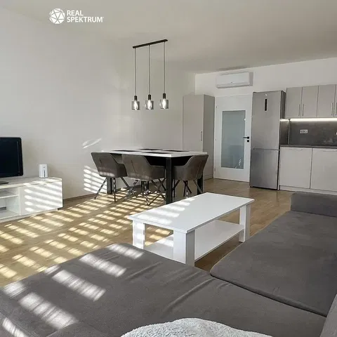 Küche; küchengeräte, holzboden, tageslicht, moderner stil, renoviert