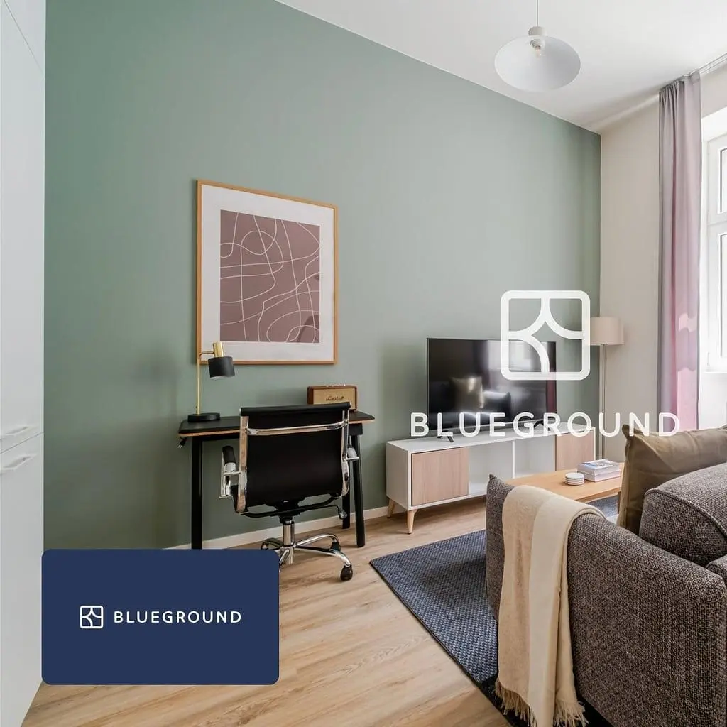 Κουζίνα; συσκευές κουζίνας, ξύλινο πάτωμα, φυσικό φως, μοντέρνο στυλ, ανακαινισμένο