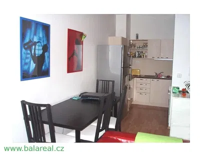 Κουζίνα; συσκευές κουζίνας, πλακάκια, φυσικό φως, μοντέρνο στυλ, ανακαινισμένο