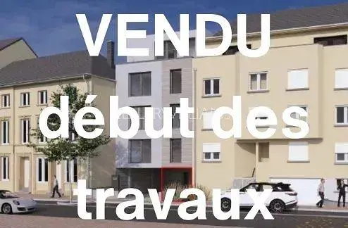 Дневна соба; дрвени под, природно светло, модерни стил, високи плафони