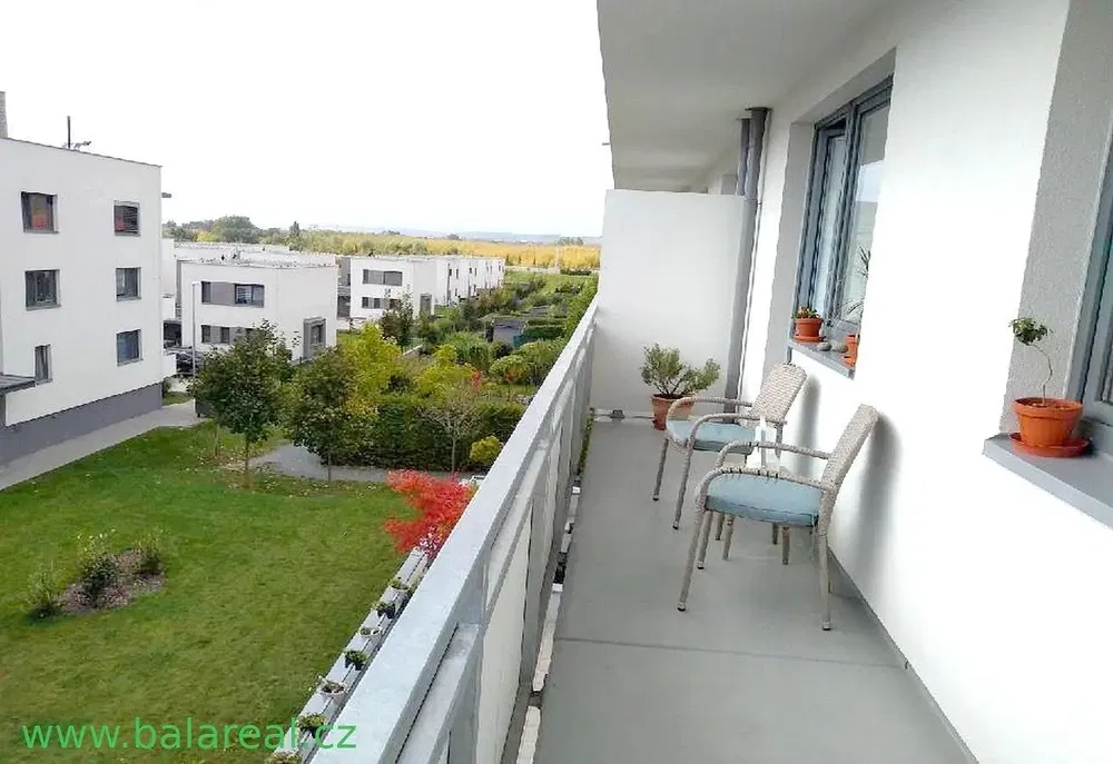 Κουζίνα; συσκευές κουζίνας, ξύλινο πάτωμα, φυσικό φως, μοντέρνο στυλ, ανακαινισμένο