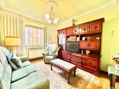 Cuisine; électroménager, parquet, lumière naturelle, style moderne, rénové