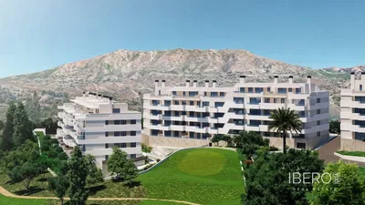 Obývačka; drevená podlaha, prirodzené svetlo, moderný štýl, vysoké stropy