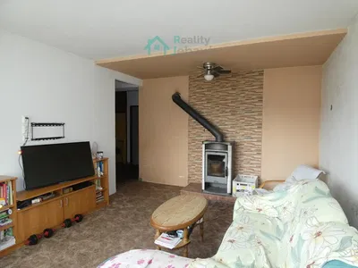 Σαλόνι; ξύλινο πάτωμα, φυσικό φως, μοντέρνο στυλ, ψηλά ταβάνια