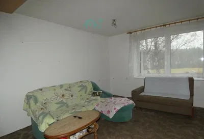 Σαλόνι; ξύλινο πάτωμα, φυσικό φως, μοντέρνο στυλ, ψηλά ταβάνια