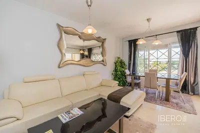 Living room; wood floor, natural light, modern style, high ceiling