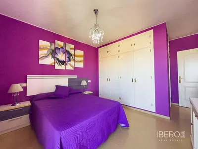 Σαλόνι; ξύλινο πάτωμα, φυσικό φως, μοντέρνο στυλ, ψηλά ταβάνια