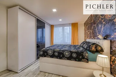 Σαλόνι; ξύλινο πάτωμα, φυσικό φως, μοντέρνο στυλ, ψηλά ταβάνια