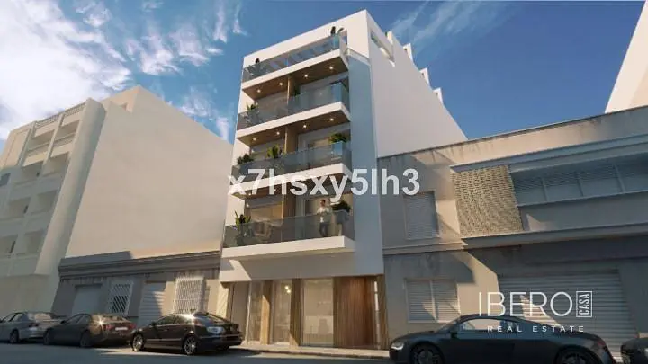 Wohnzimmer; holzboden, tageslicht, moderner stil, hohe decken