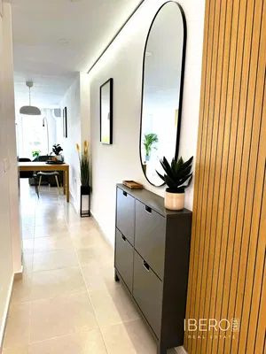 غرفة معيشة; أرضية خشبية, ضوء طبيعي, أسلوب عصري, أسقف عالية