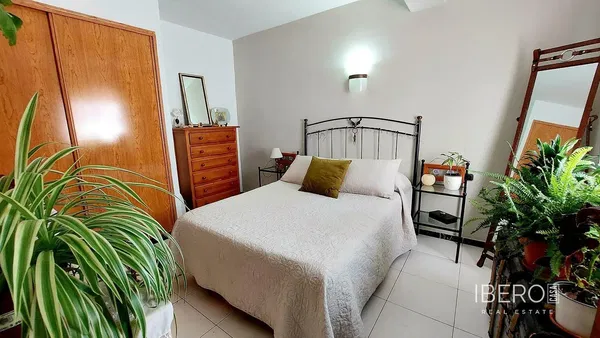 Dnevni boravak; prirodna svjetlost, drveni pod, moderan stil, visoki stropovi