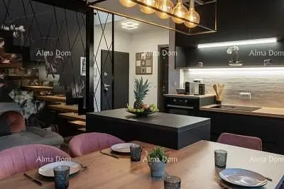 Wohnzimmer; holzboden, tageslicht, moderner stil, hohe decken