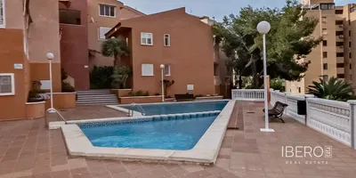 غرفة معيشة; أرضية خشبية, ضوء طبيعي, أسلوب عصري, أسقف عالية