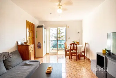 Дневна соба; дрвени под, природно светло, модерни стил, високи плафони