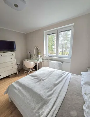 Dnevni boravak; drveni pod, prirodna svjetlost, moderan stil, visoki stropovi