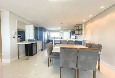 Mutfak; mutfak aletleri, ahşap zemin, doğal ışık, modern stil, tadilatlı