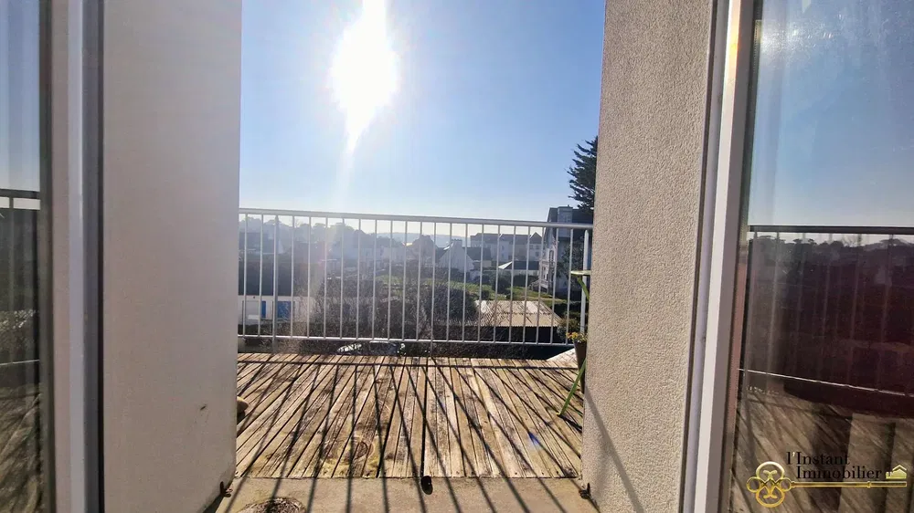 Mutfak; mutfak aletleri, ahşap zemin, doğal ışık, modern stil, tadilatlı