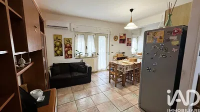 Wohnzimmer; holzboden, tageslicht, moderner stil, hohe decken