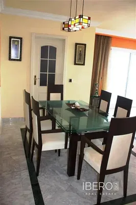 غرفة معيشة; أرضية خشبية, ضوء طبيعي, أسلوب عصري, أسقف عالية