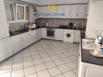 Cuisine; électroménager, parquet, lumière naturelle, style moderne, rénové